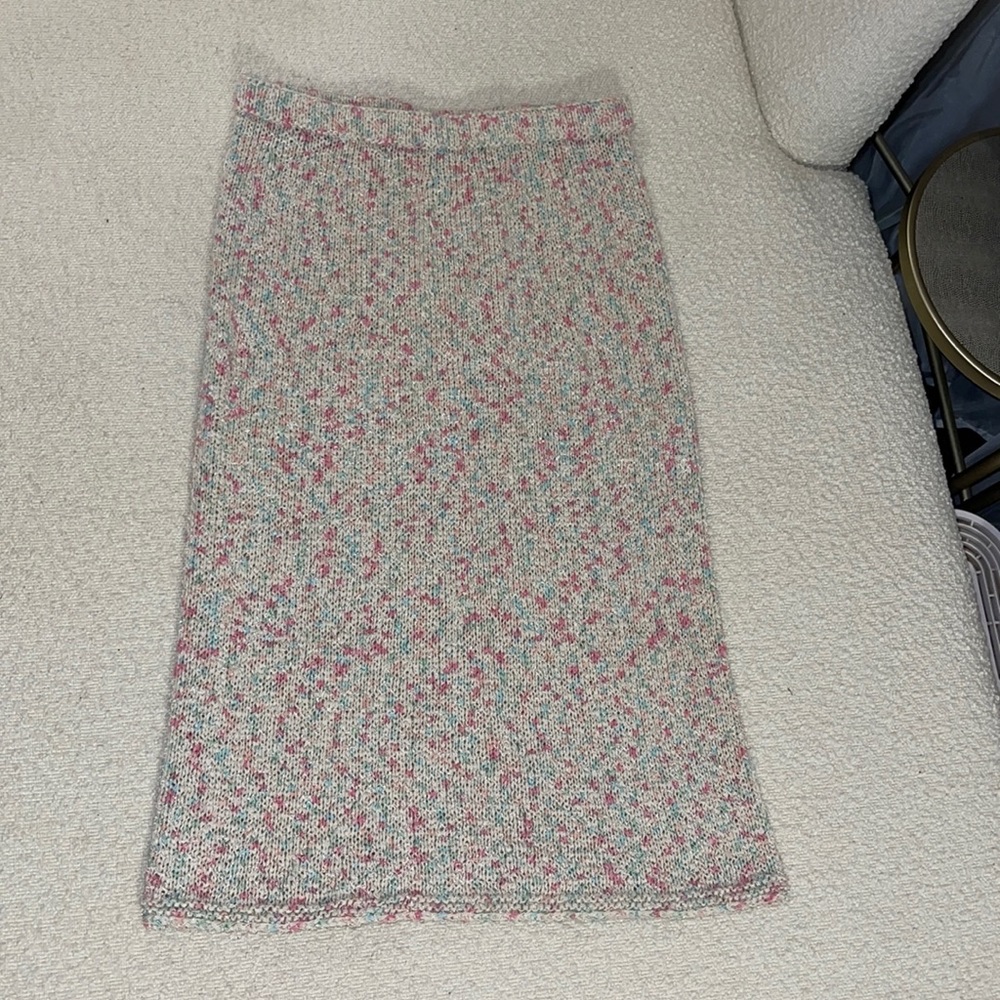 Vintage chunky knit Skirt MIdi length - small  ** see measurements